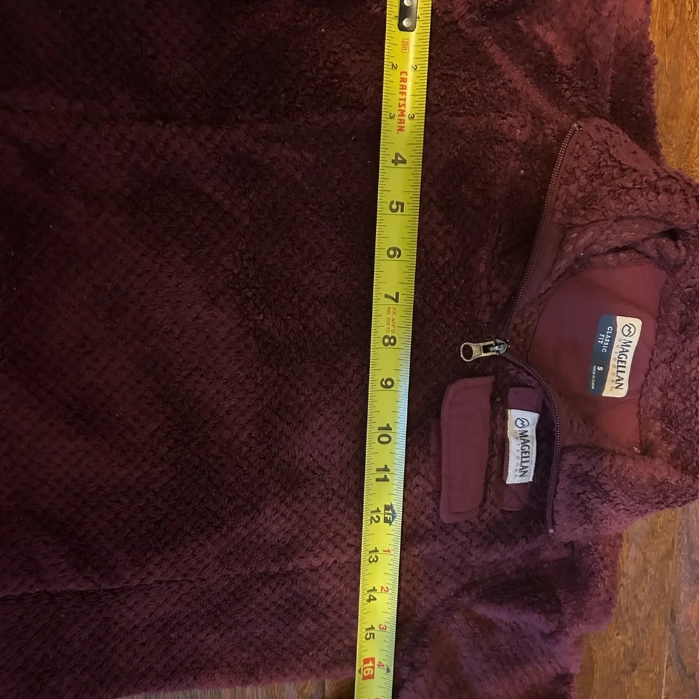 Girls soft cozy Magellan Outdoor casual Burgundy pull over. Active/layering - Picture 4 of 4